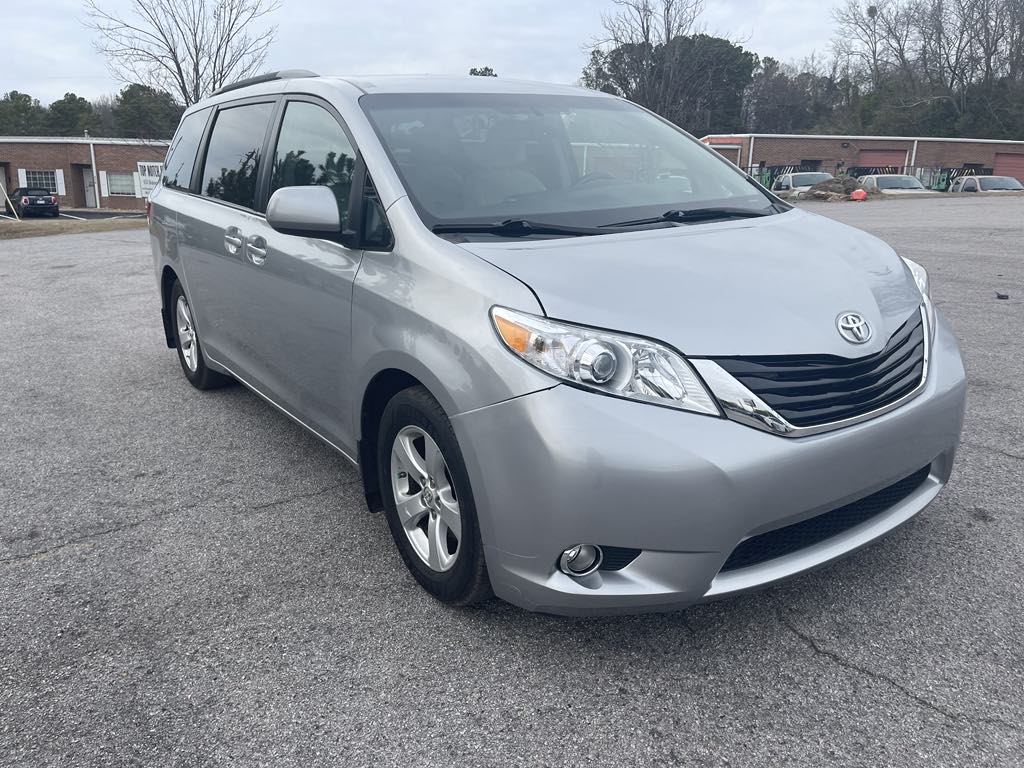 2015 TOYOTA SIENNA LE